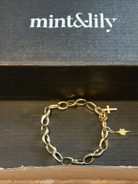 MINT AND LILY CHUNKY CHARM BRACELET W TWO CHARMS